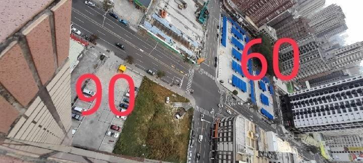 花的家 高鐵左營站前2號出口高鐵路步行3分鐘 最多6位可入住 3間卧房 月租長租 Каосюн Екстериор снимка